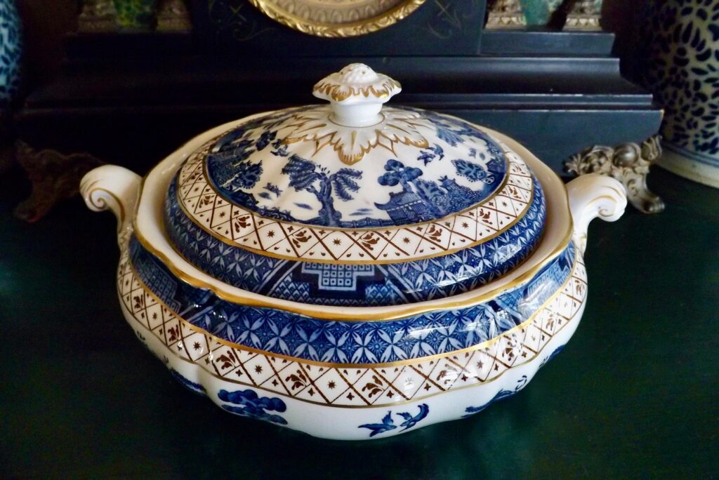 Blue Willow Covered Tureen from Real Old Willow - Made in England