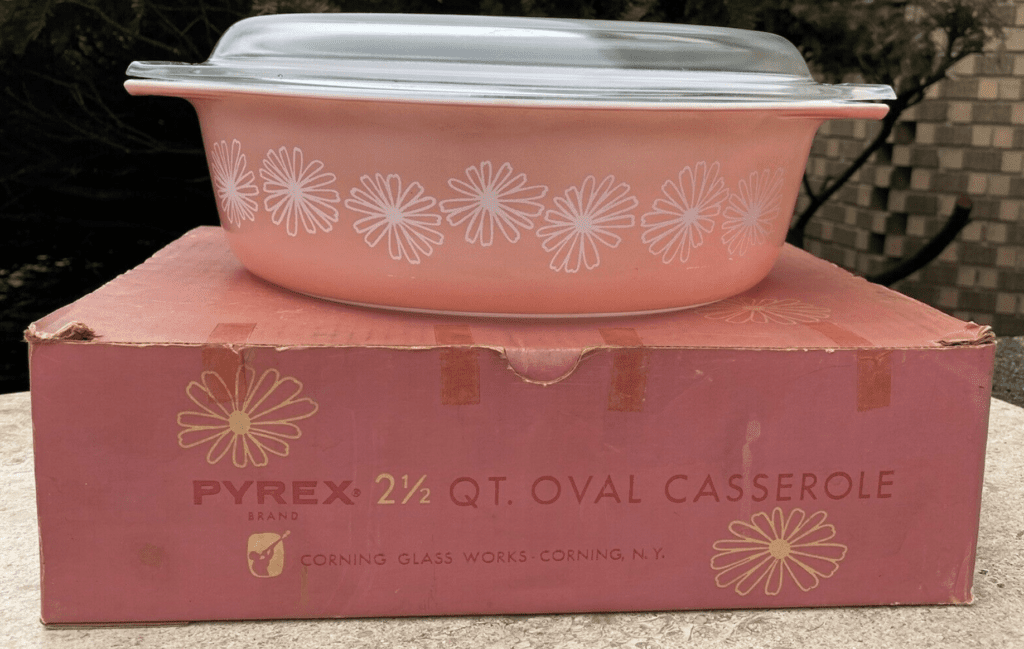 Vintage Pyrex Pink Daisy 2.5 QT Oval Casserole w Lid and Original Box 